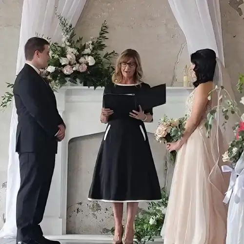 BrettaOfficiant Bretta officiating a wedding