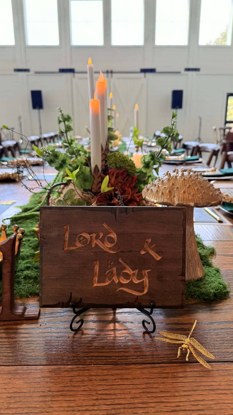 Head table centerpiece with candles in the barn at The Sixpence
