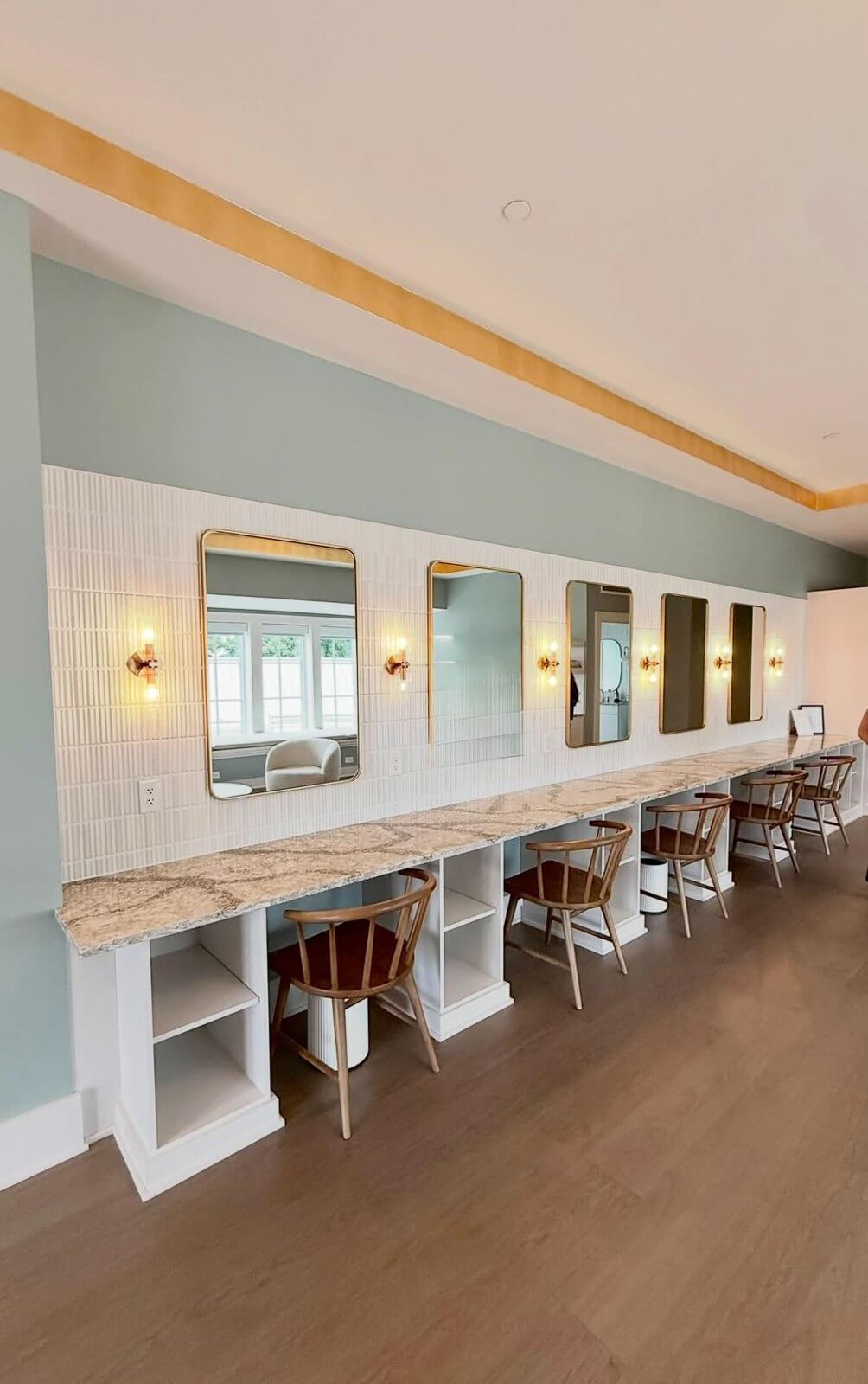 Bridal suite with vanity mirrors at Westwood Vowery and Estate